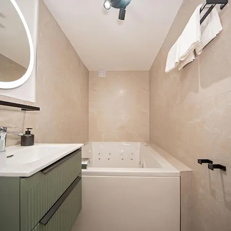 Lu Heritage & Palace Guest house 4*